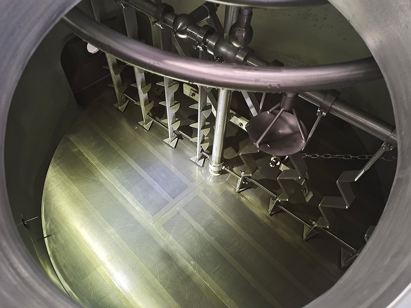 Stainless steel mixing vat and lautering system installed in a medium-large brewery brewhouse