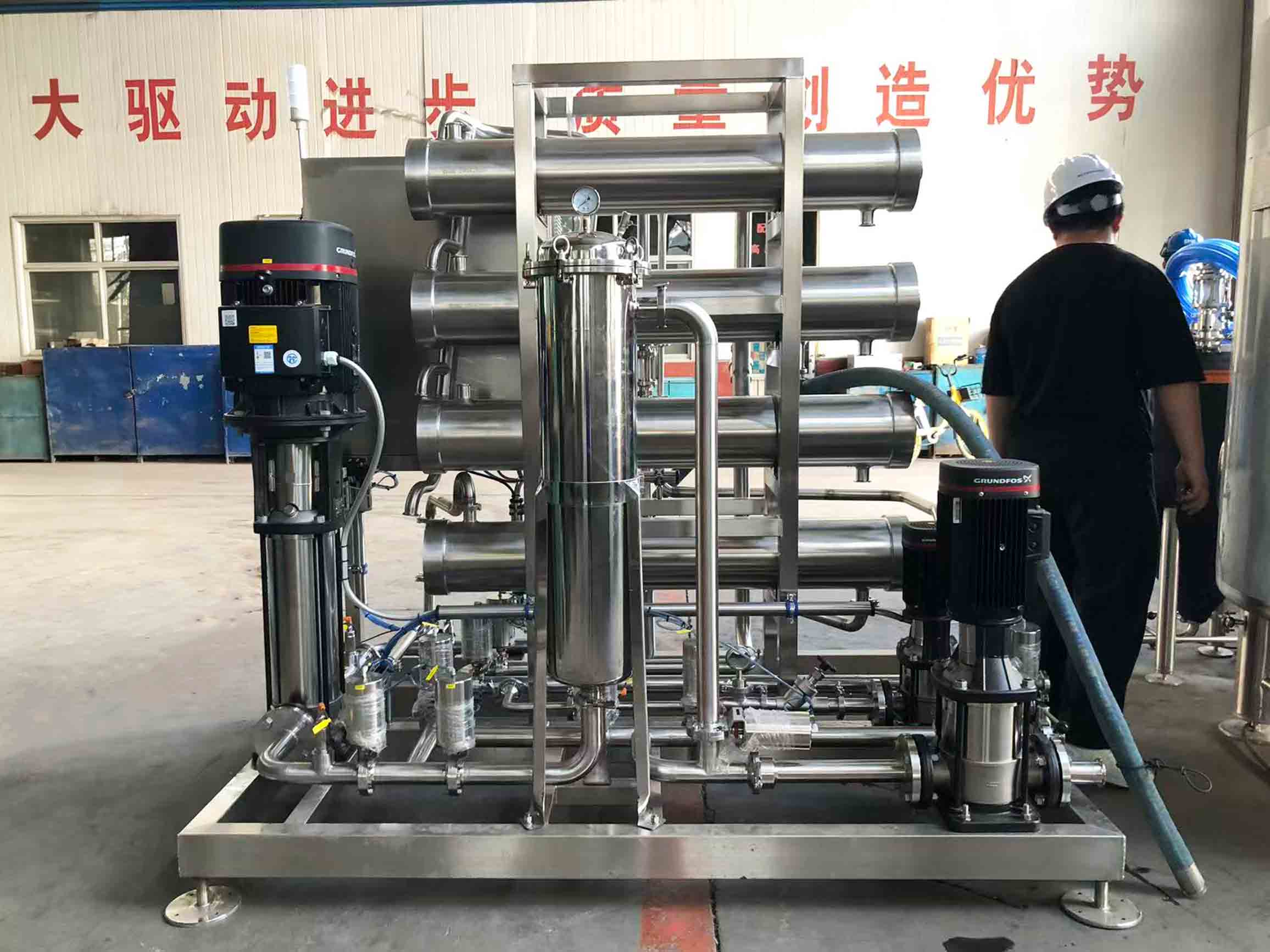 Dealcoholization equipment installed in a brewery